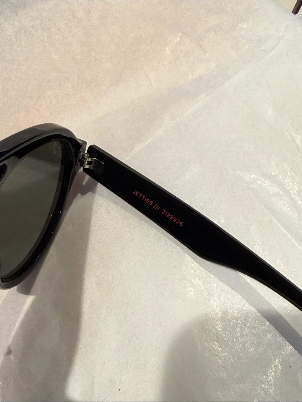 Solid & Striped by Le Specs Black Glossy Round-Edge Women's Sunglasses